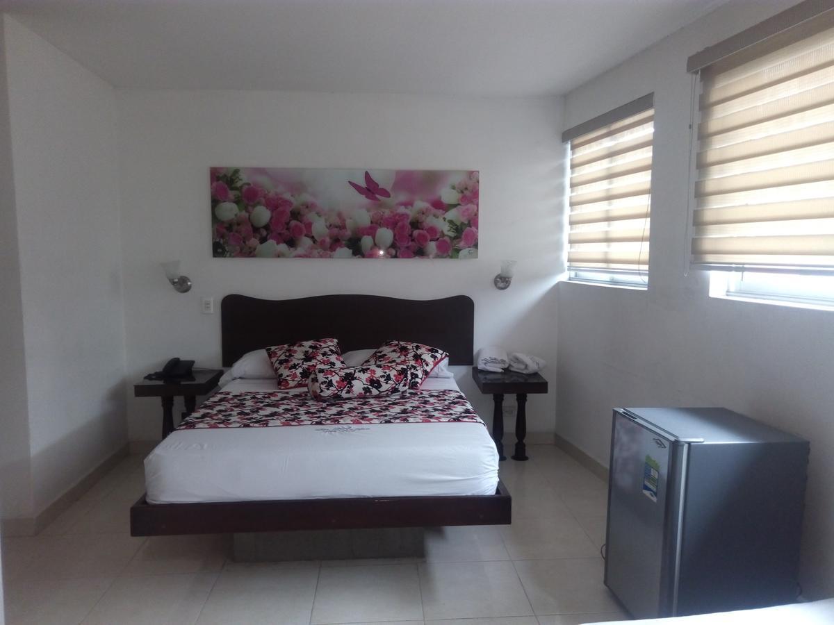 Real Hotel *